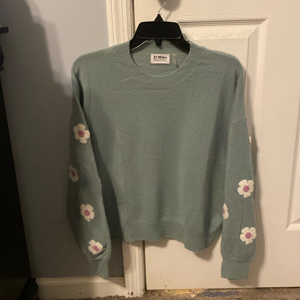 100% Cashmere Embroidered Floral Daisy Appliqué Sage Green Sweater